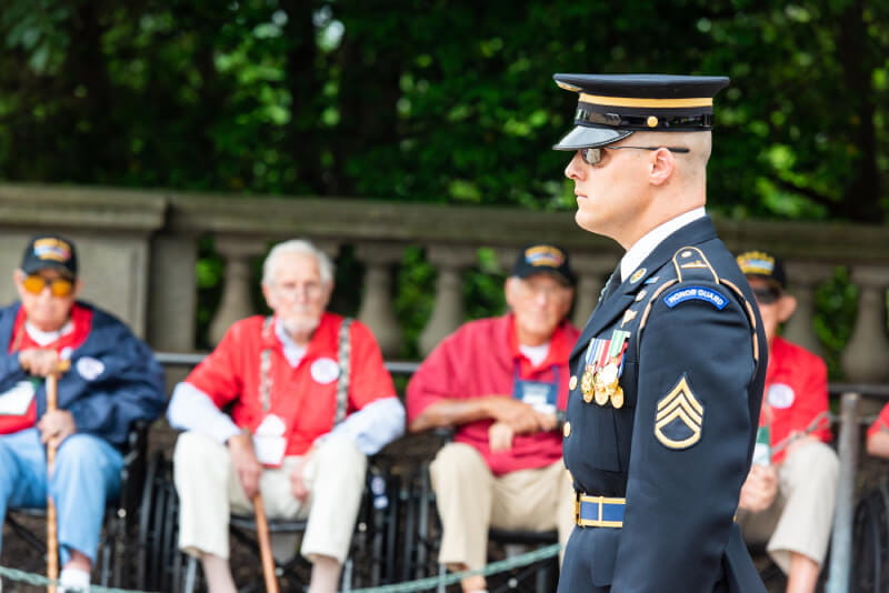 Veterans at tomb of the unknown soldier